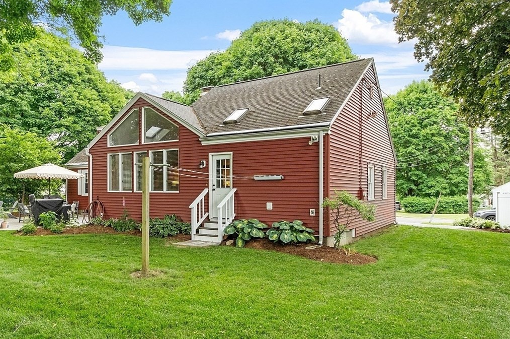 15 Elma Cir, Shrewsbury, MA 01545 exterior