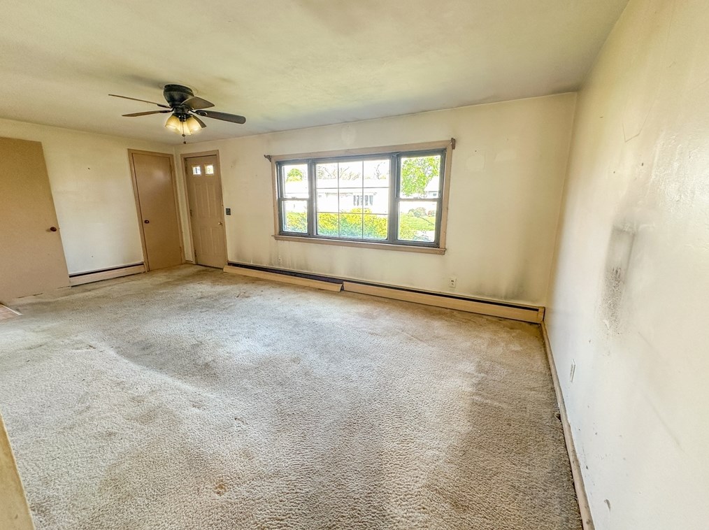 43 Falmouth Rd, Chicopee MA 01020-3806 exterior