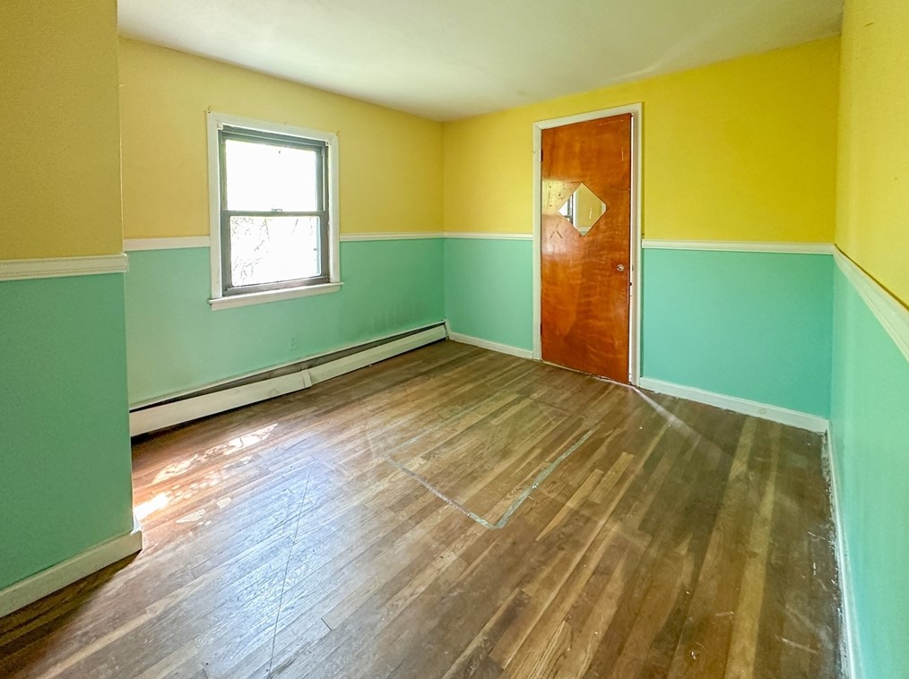 43 Falmouth Rd, Chicopee MA 01020-3806 exterior