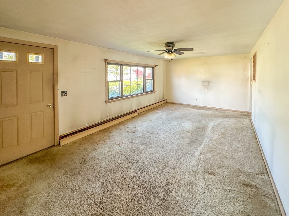 43 Falmouth Rd, Chicopee MA 01020-3806 exterior