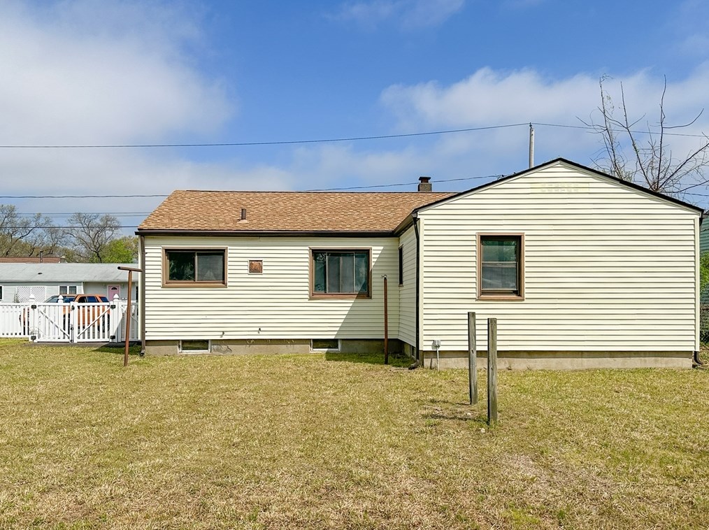 43 Falmouth Rd, Chicopee MA 01020-3806 exterior