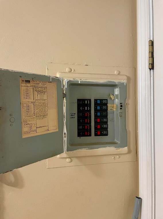 3 Maple Crest Cir, Holyoke MA 01040-1167 exterior