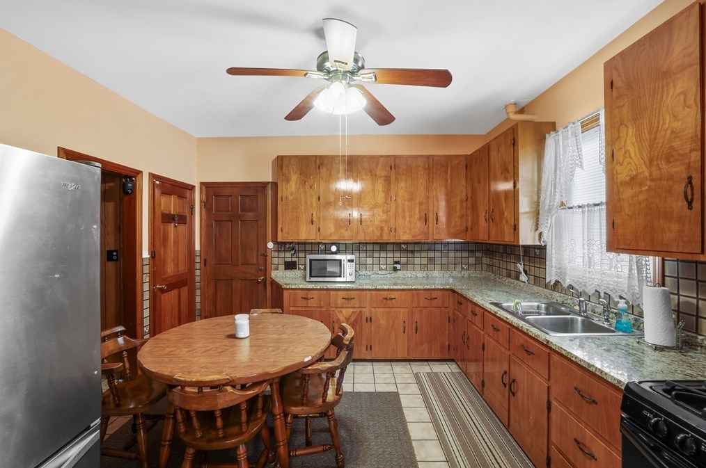 51 Calumet St, New Bedford MA 02744-1415 exterior