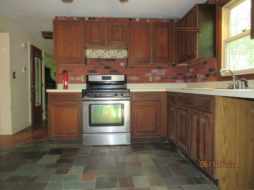 22 Pinehurst Dr, Bourne MA 02532-4234 exterior