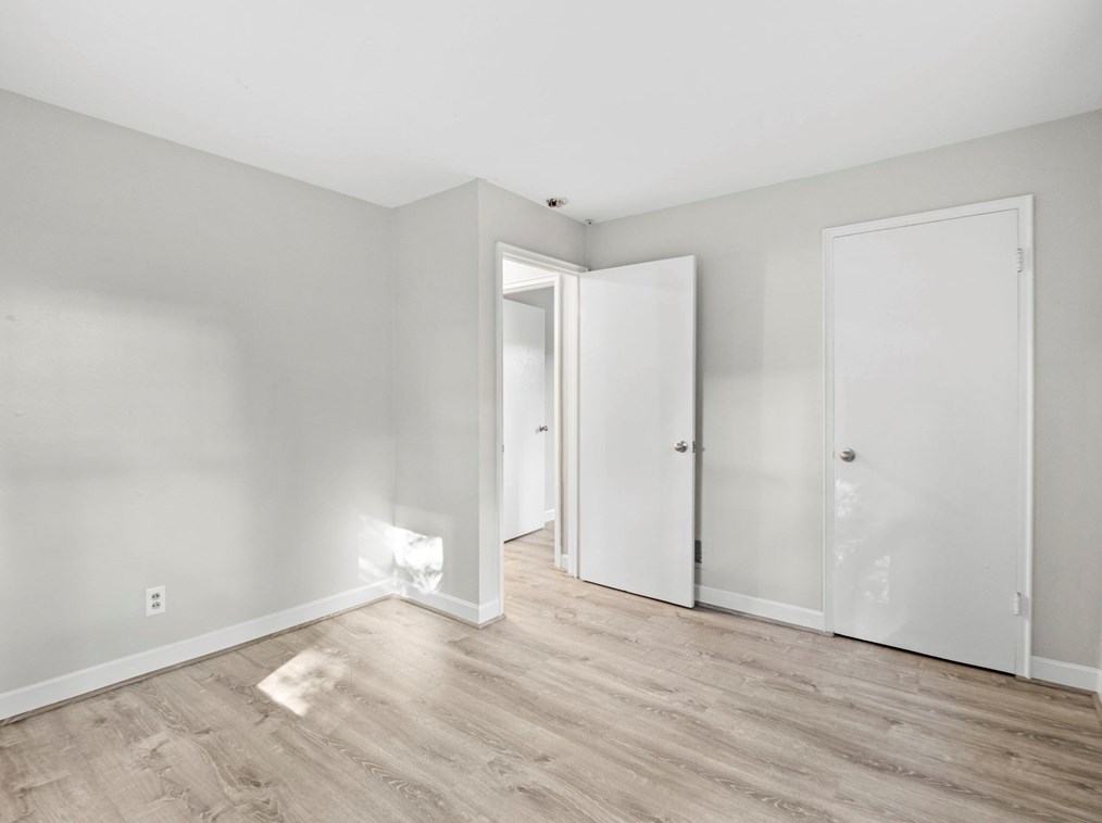 96 Lexington St, Burlington MA exterior