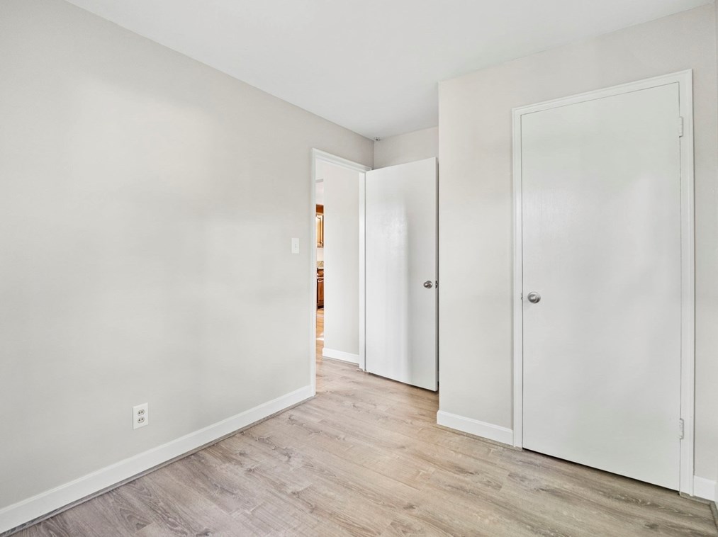 96 Lexington St, Burlington MA exterior