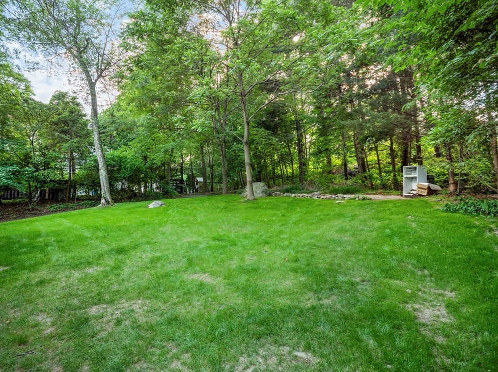 96 Lexington St, Burlington MA exterior