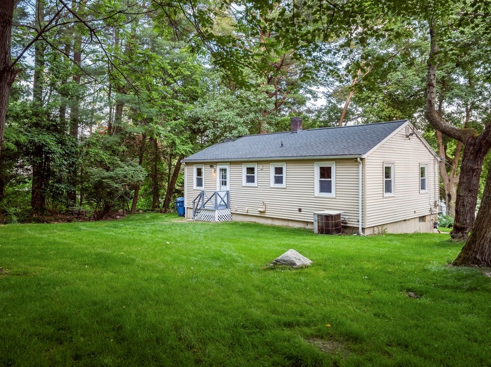 96 Lexington St, Burlington MA exterior