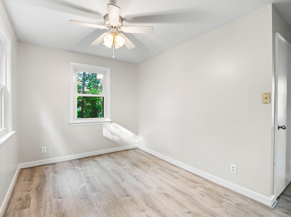 96 Lexington St, Burlington MA exterior