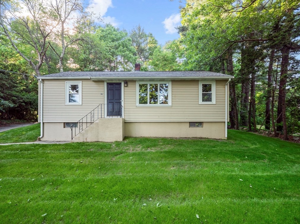 96 Lexington St, Burlington MA exterior