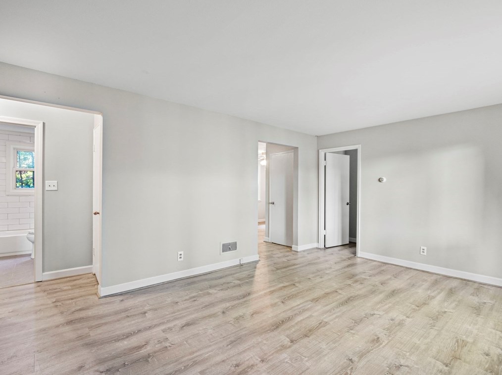 96 Lexington St, Burlington MA exterior