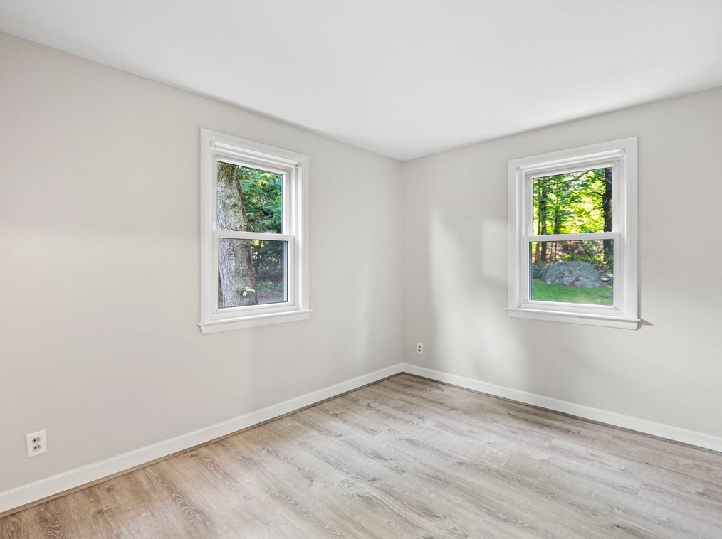 96 Lexington St, Burlington MA exterior