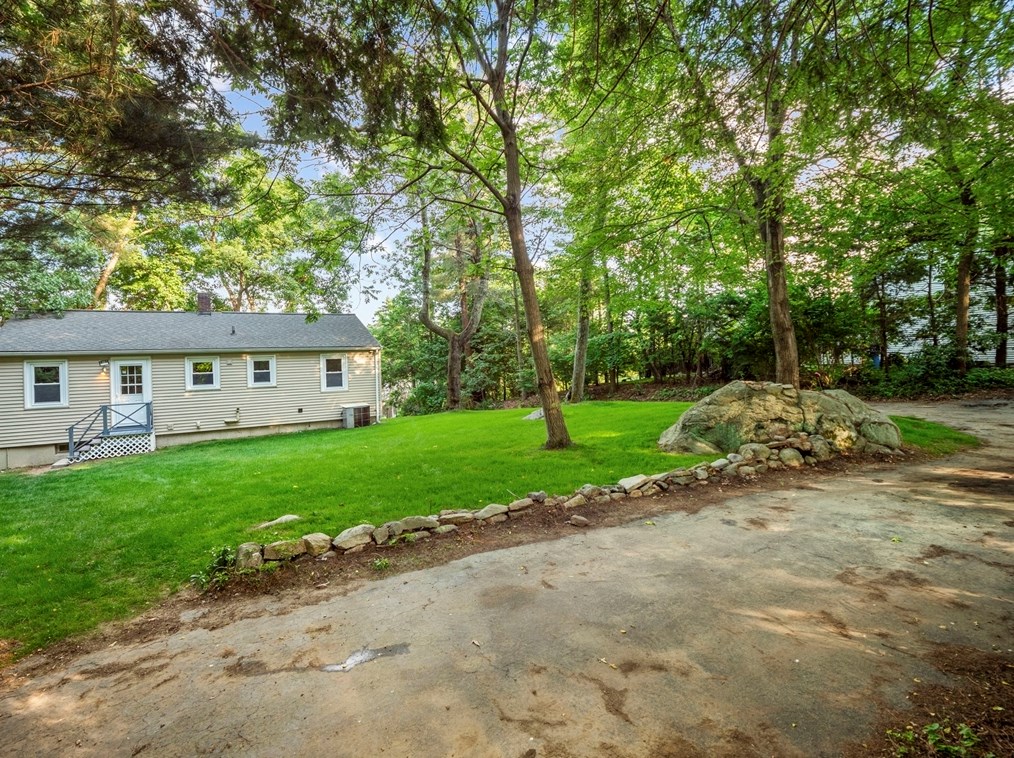 96 Lexington St, Burlington MA exterior