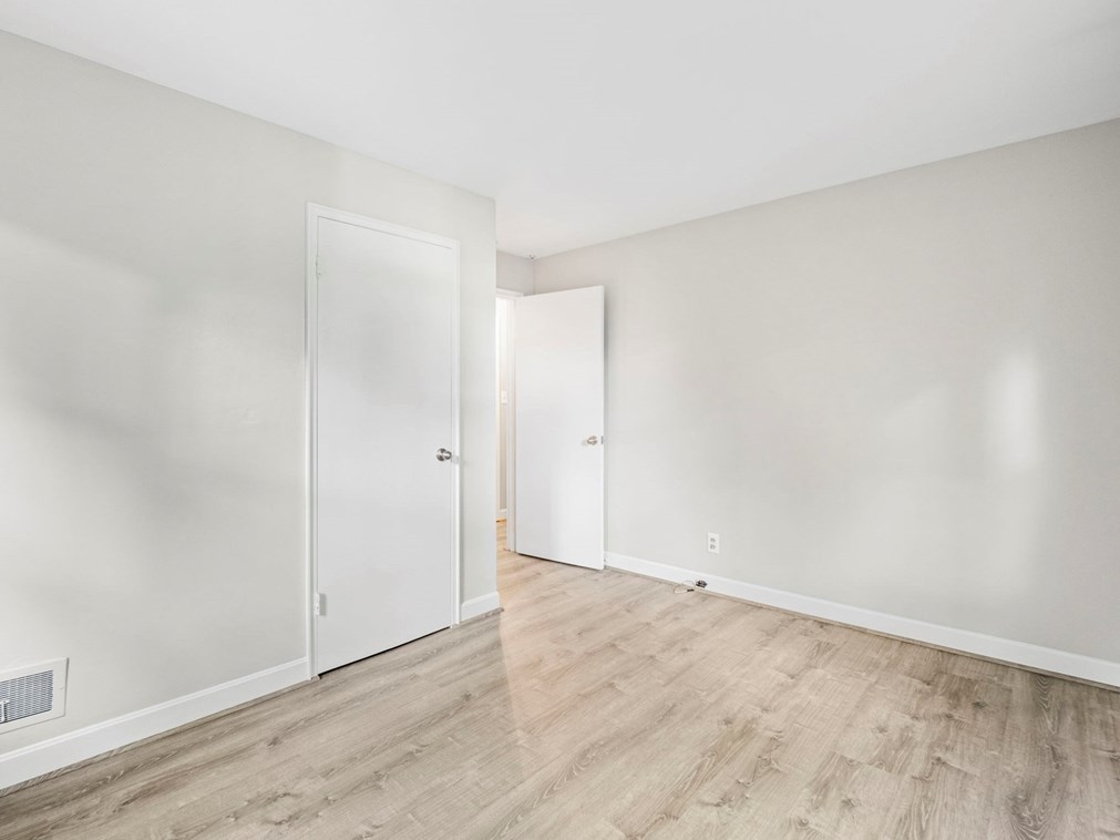 96 Lexington St, Burlington MA exterior