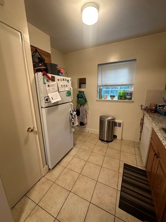 7 Charlesbank Rd Apt 2, Newton, MA 02458