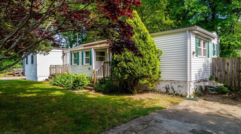 74 Pembroke Ave, Acushnet, MA 02743 exterior