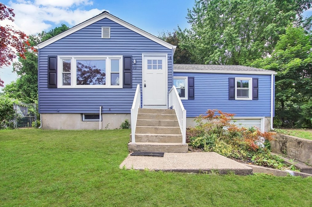 49 Pondview Dr, Chicopee MA 01020-2139 exterior