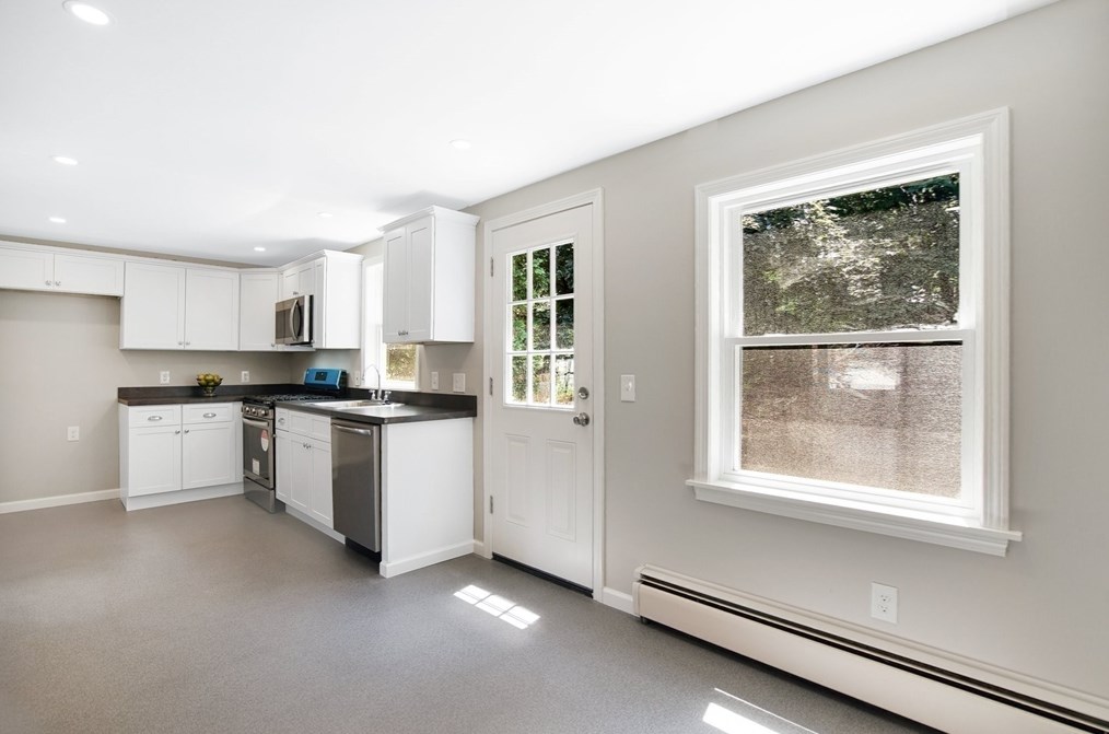 49 Pondview Dr, Chicopee MA 01020-2139 exterior