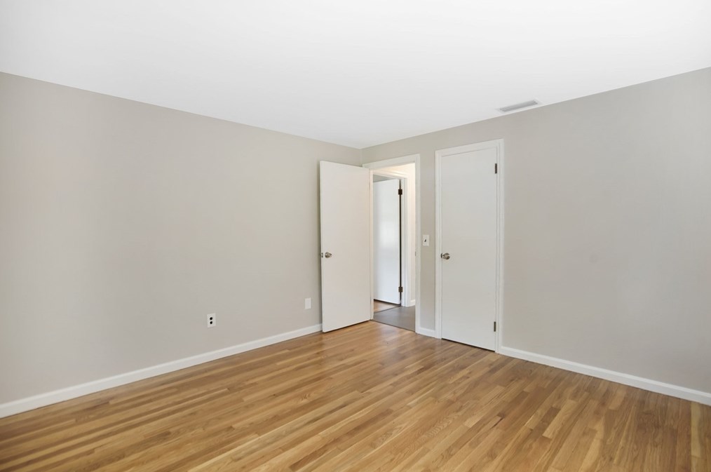 49 Pondview Dr, Chicopee MA 01020-2139 exterior