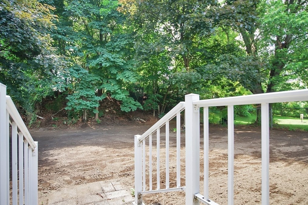 49 Pondview Dr, Chicopee MA 01020-2139 exterior