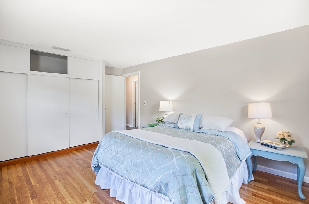 49 Pondview Dr, Chicopee MA 01020-2139 exterior