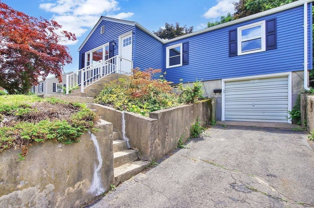 49 Pondview Dr, Chicopee MA 01020-2139 exterior