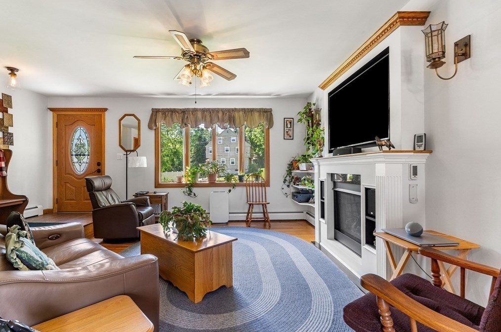 49 Adams St, Haverhill MA 01830-6861 exterior