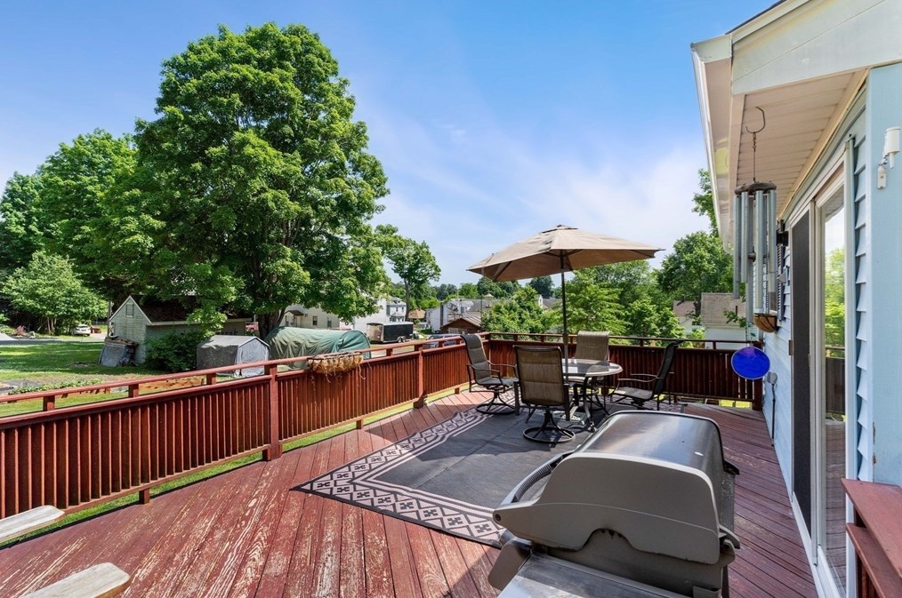 49 Adams St, Haverhill MA 01830-6861 exterior