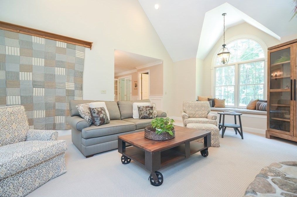 4 Evans Ln, Norfolk MA 02056-1545 exterior