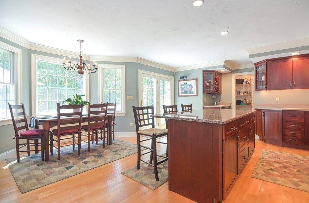 4 Evans Ln, Norfolk MA 02056-1545 exterior