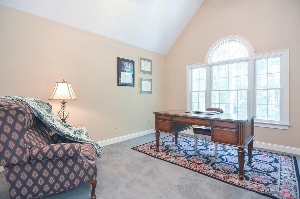 4 Evans Ln, Norfolk MA 02056-1545 exterior