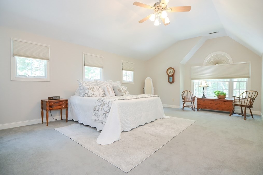 4 Evans Ln, Norfolk MA 02056-1545 exterior