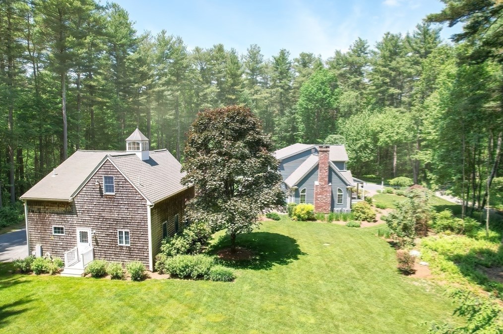 4 Evans Ln, Norfolk MA 02056-1545 exterior