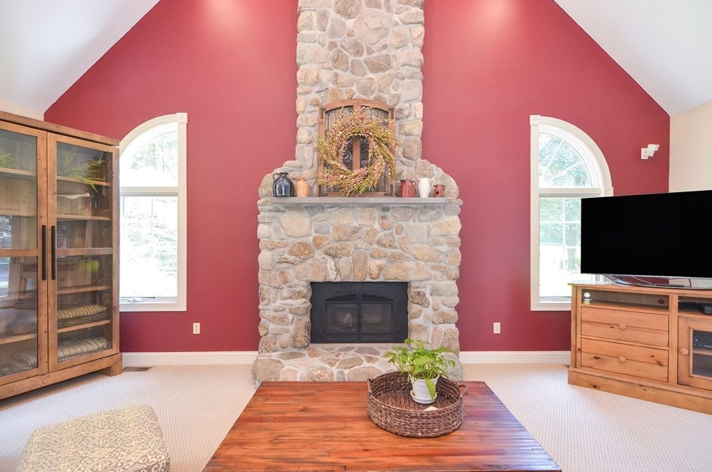 4 Evans Ln, Norfolk MA 02056-1545 exterior