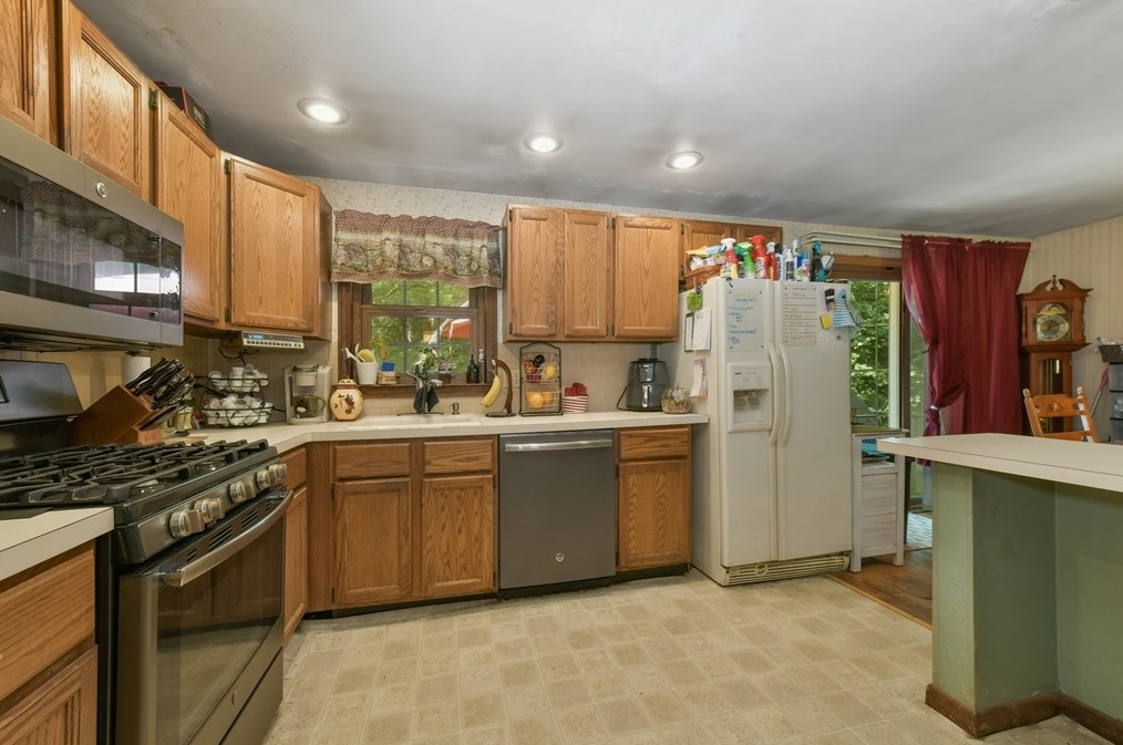 171 Patricia Dr, Tewksbury, MA 01876-2918