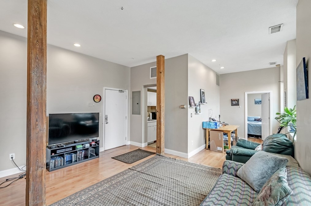 21 Linden St, Quincy, MA 02170 exterior