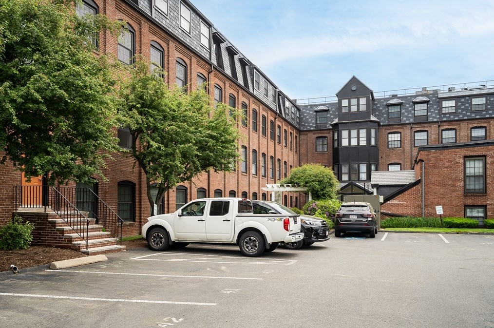 21 Linden St, Quincy MA 02170-1823 exterior