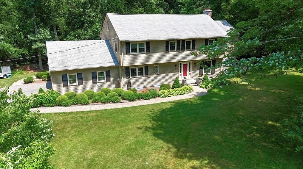 11 Red Gate Ln, Southborough, MA 01772