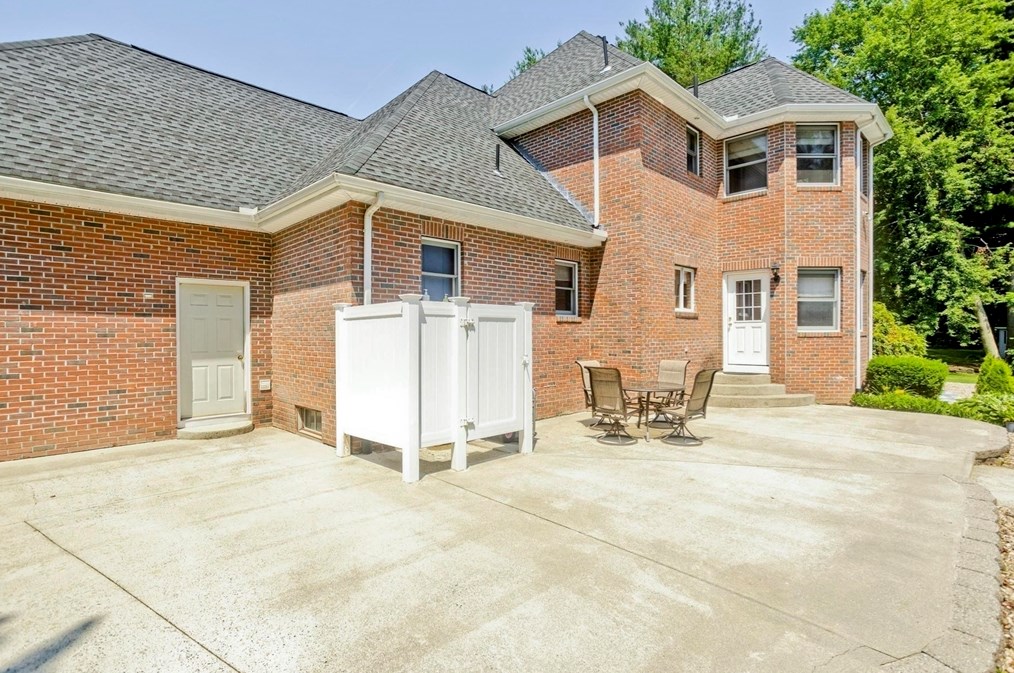 10 Victoria Ln, Wilbraham, MA 01095