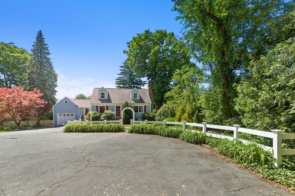 5 Sylvester Ct, Winchester, MA 01890 exterior