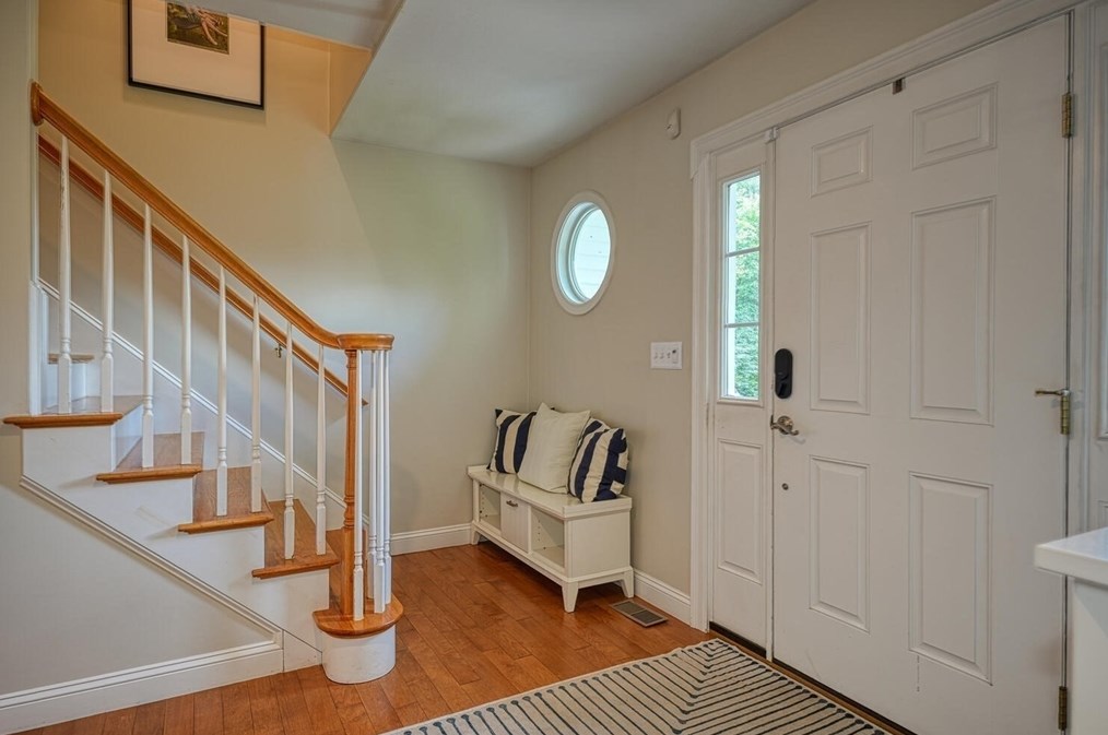 17 Elm St, Hopkinton MA  01748-1666 exterior