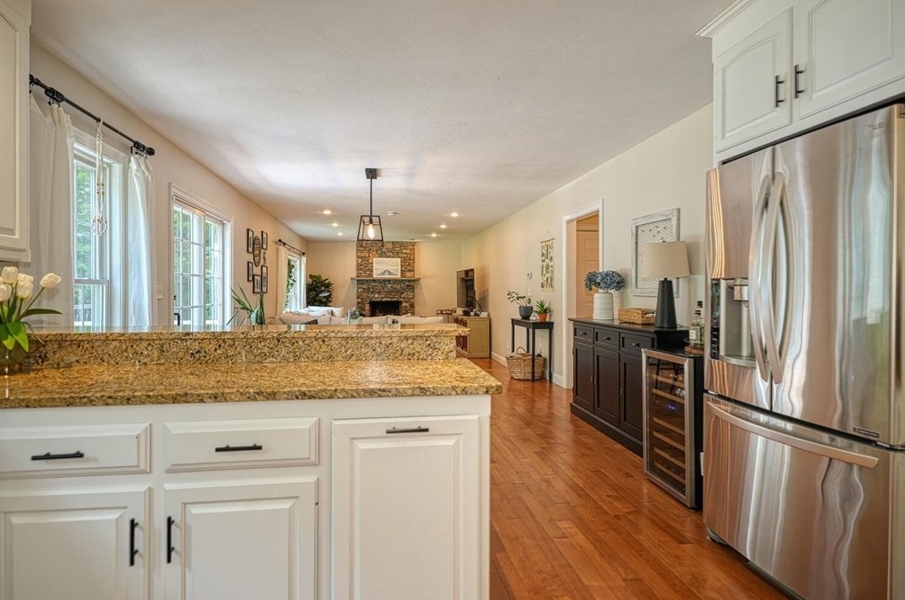 17 Elm St, Hopkinton MA  01748-1666 exterior