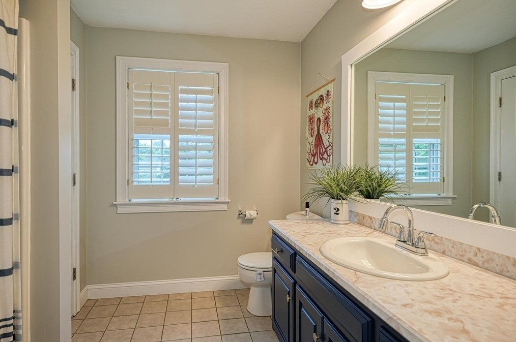 17 Elm St, Hopkinton MA  01748-1666 exterior