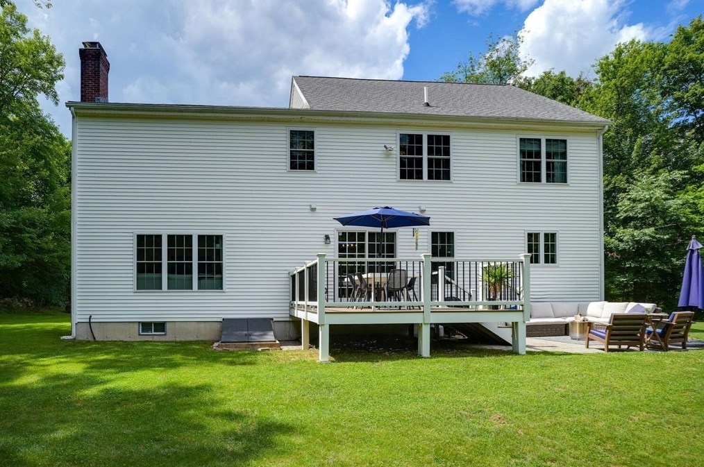 17 Elm St, Hopkinton MA  01748-1666 exterior