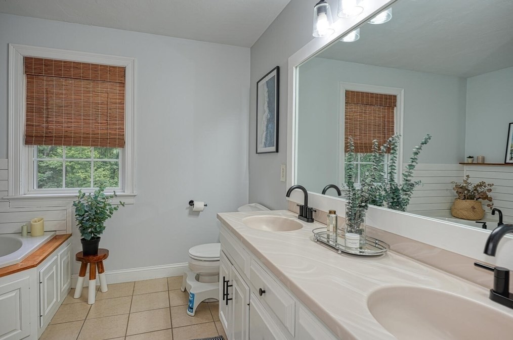 17 Elm St, Hopkinton MA  01748-1666 exterior