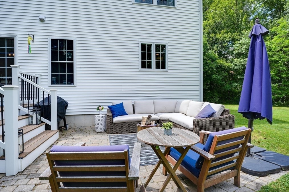 17 Elm St, Hopkinton MA  01748-1666 exterior