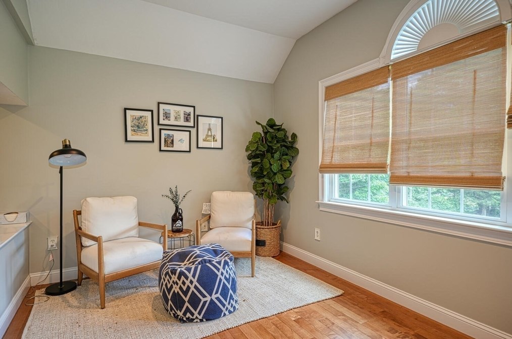 17 Elm St, Hopkinton MA  01748-1666 exterior