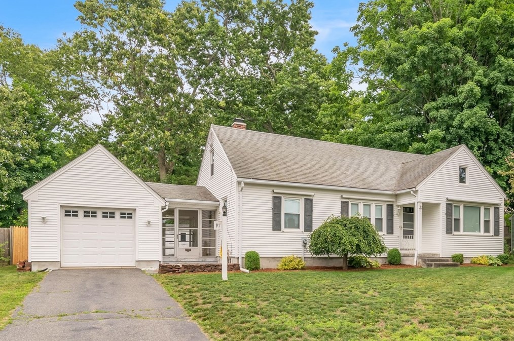 97 Old Brk Rd, Springfield MA 01128 exterior