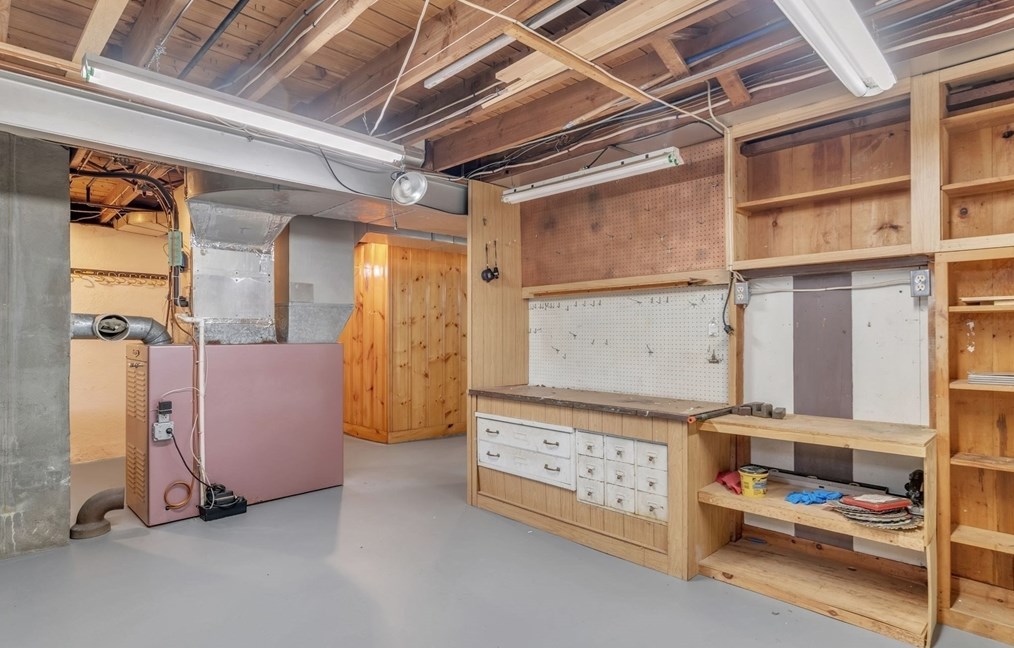 97 Old Brk Rd, Springfield MA 01128 exterior