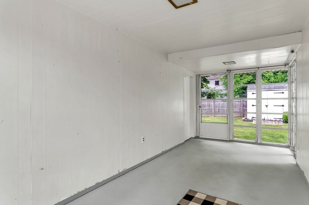 97 Old Brk Rd, Springfield MA 01128 exterior